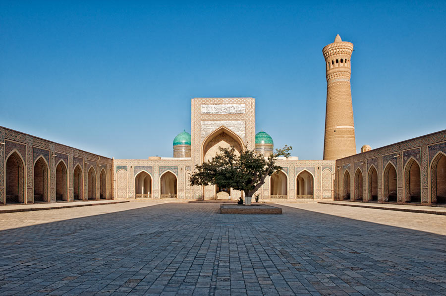 Buchara - Usbekistan Innenhof der Kalon Moschee.